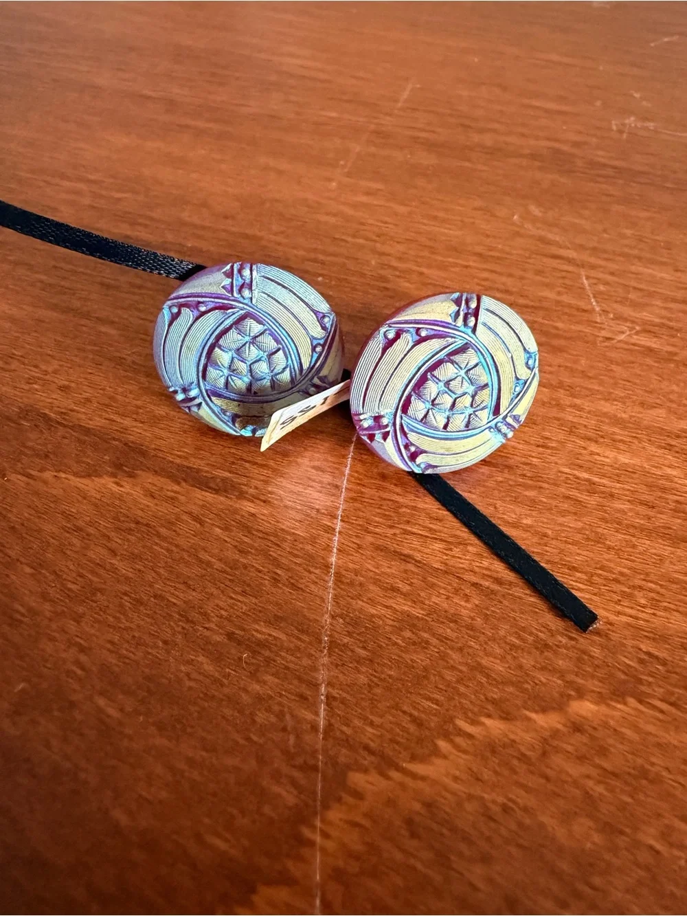 Iridescent Purple-Green Round Cuff Links - Elegant Men's Accessory